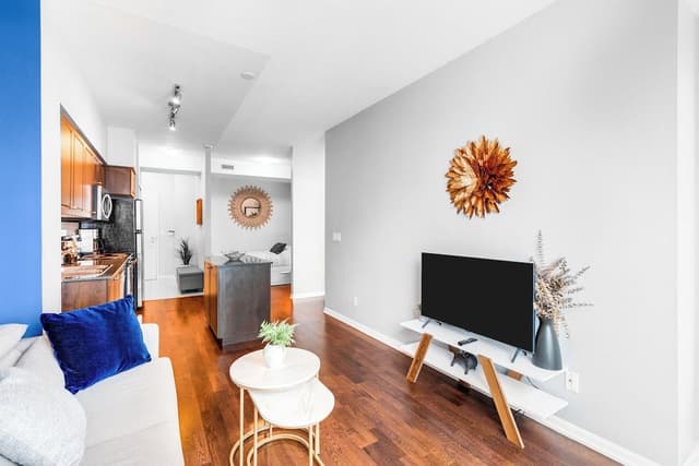 City Condo, Multiple Beds (Queen Sofabed)