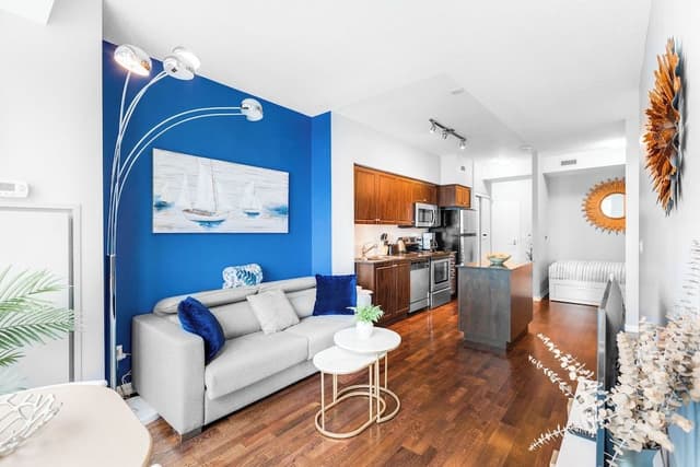 City Condo, Multiple Beds (Queen Sofabed)