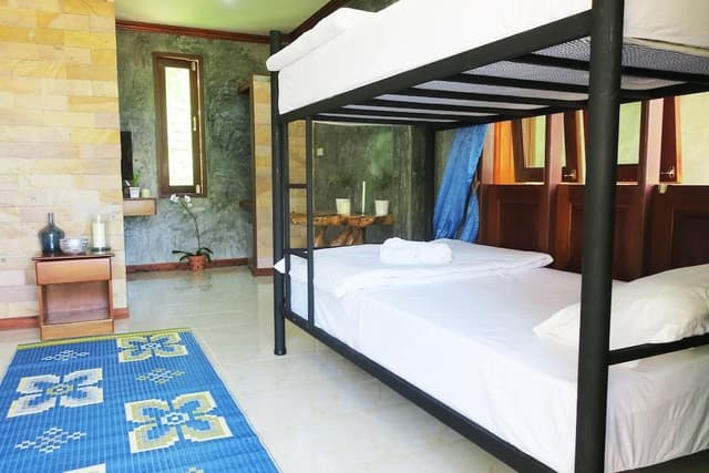 Deluxe Dorm