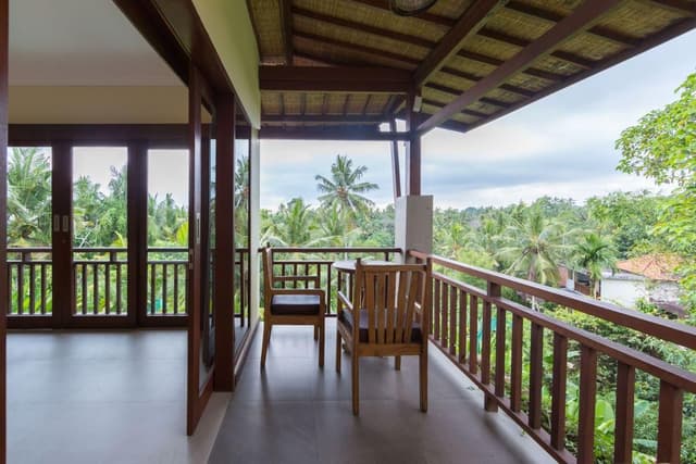 Honeymoon Suite with Balcony