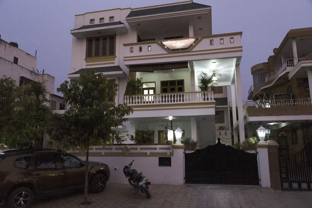 OYO Premium Shyam Nagar0