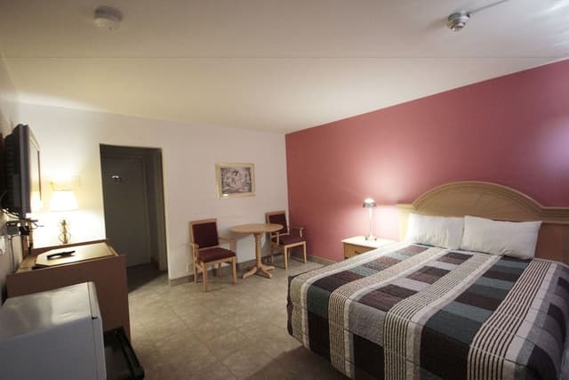 Comfort Room, 1 Queen Bed