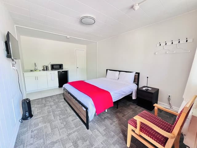 Comfort Room, 1 Queen Bed
