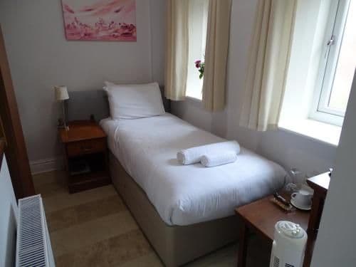 Standard-Single room-Ensuite-R5