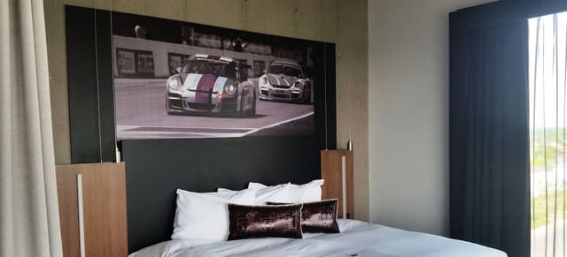 Superior Suite, 1 King Bed, City View