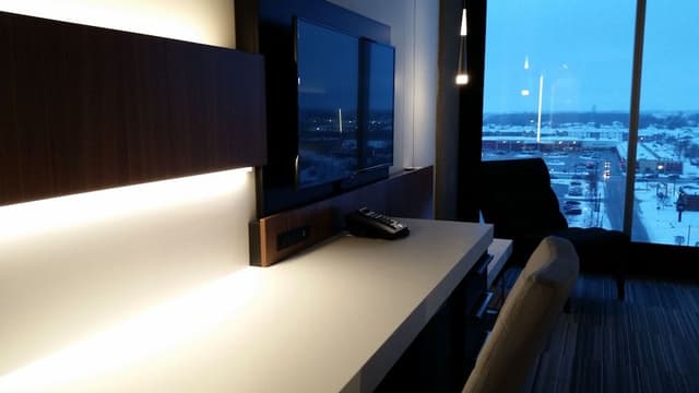 Superior Suite, 1 King Bed, City View