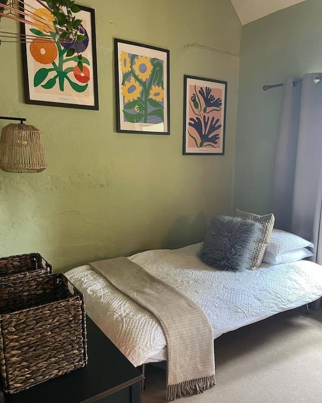 Twin Room, Ensuite (Yellow)