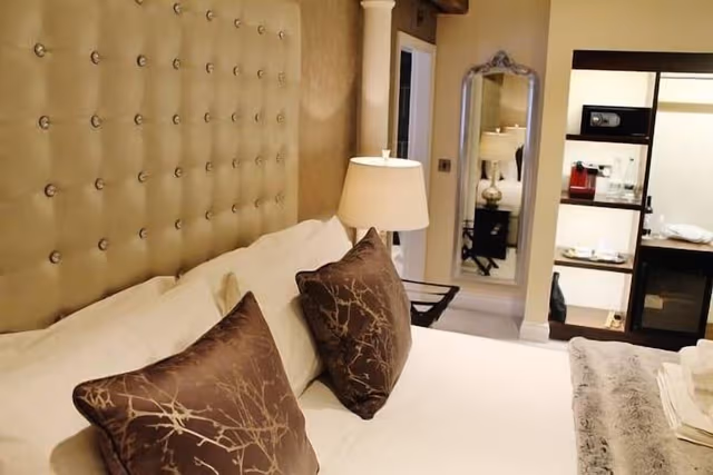 Deluxe Room, 1 King Bed