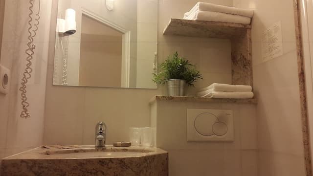 Twin Room, Sea side
