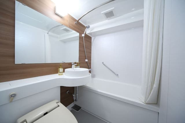 Semi-double Room, Smoking