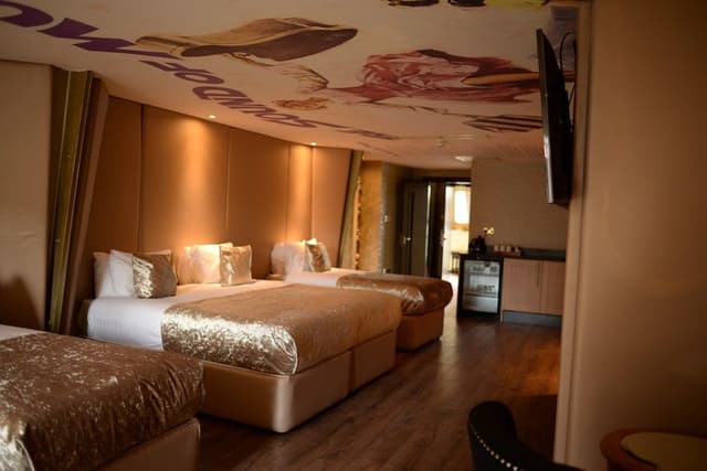 Luxury Room, Jetted Tub (sleeps 6)