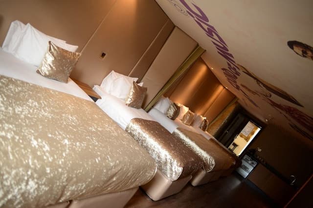 Luxury Room, Jetted Tub (sleeps 6)