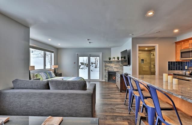 Condo, 2 Bedrooms