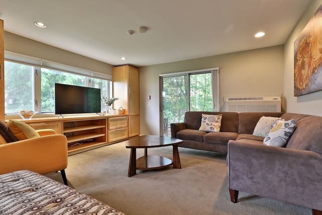 Condo, 2 Bedrooms