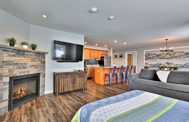 Condo, 2 Bedrooms