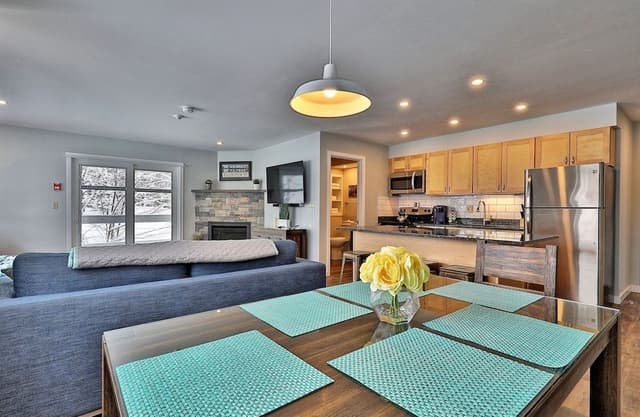 Condo, 2 Bedrooms