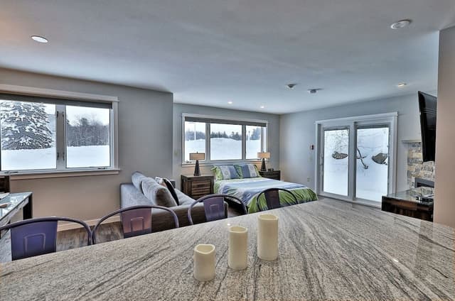 Condo, 2 Bedrooms