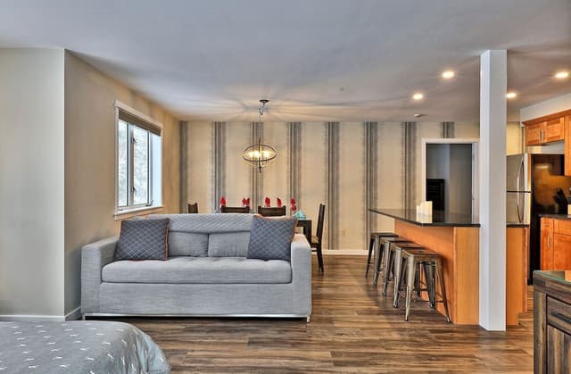 Condo, 2 Bedrooms
