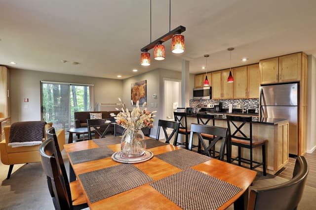 Condo, 2 Bedrooms