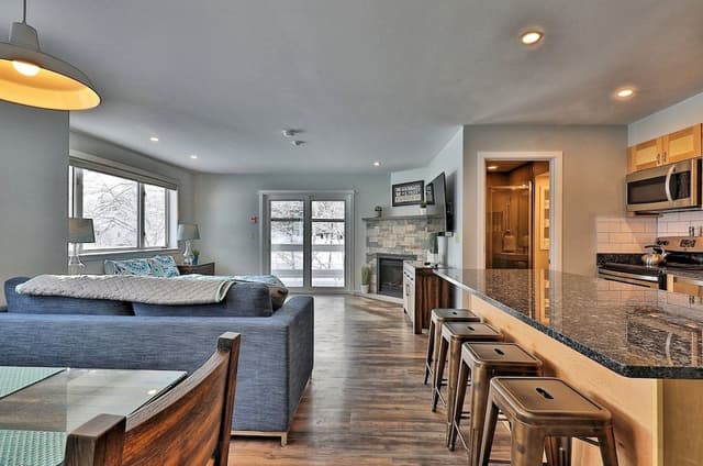 Condo, 2 Bedrooms