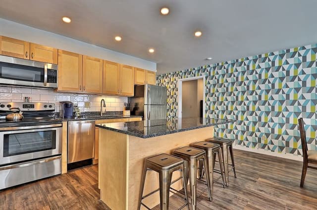 Condo, 2 Bedrooms
