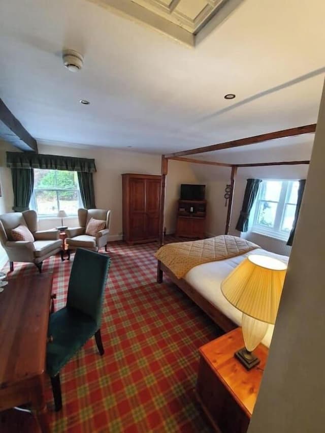 Comfy King Room