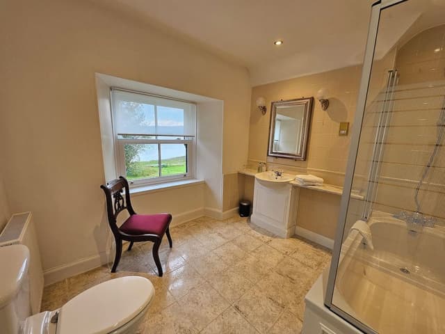Cosy Loch Room