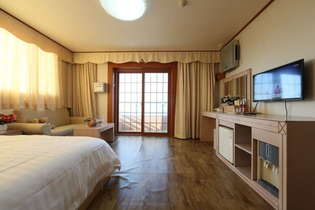 Standard Double Room (15PY, extra person fee over 3 people)