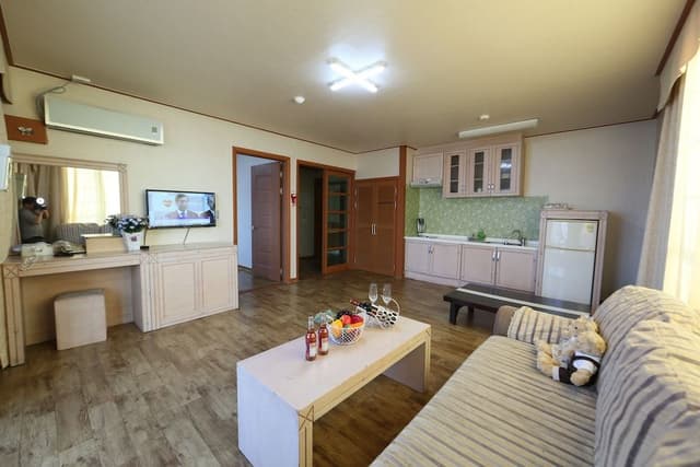 Family Room (23PY, extra person fee over 6 People)