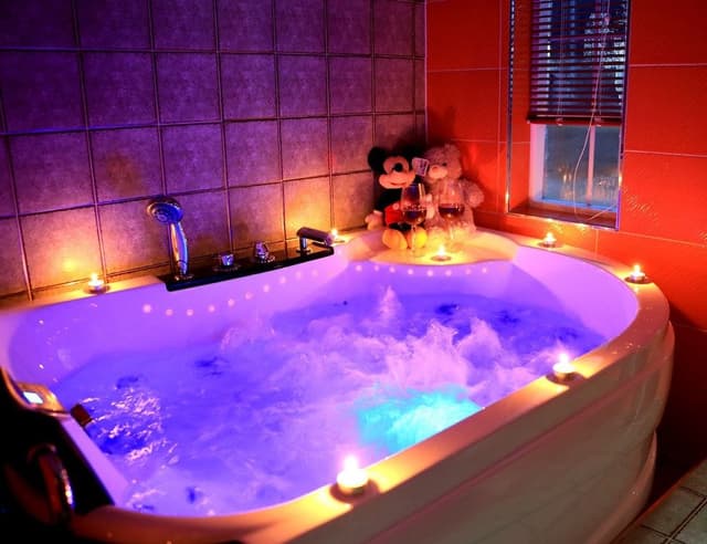 Double Room, Jetted Tub