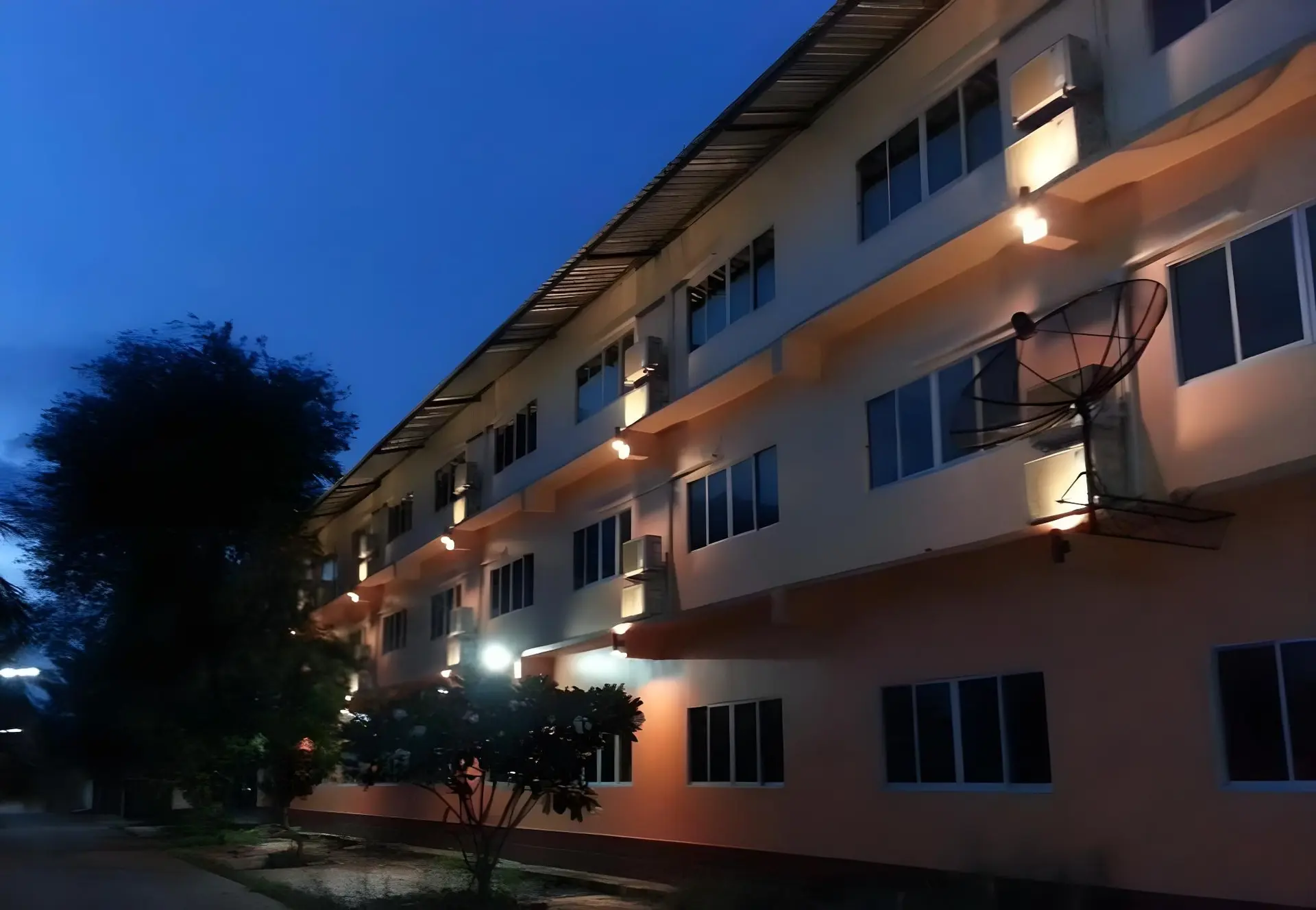 โรงแรมบุษราคัม เพลส จันทบุรี โรงแรมบุษราคัม เพลส จันทบุรี