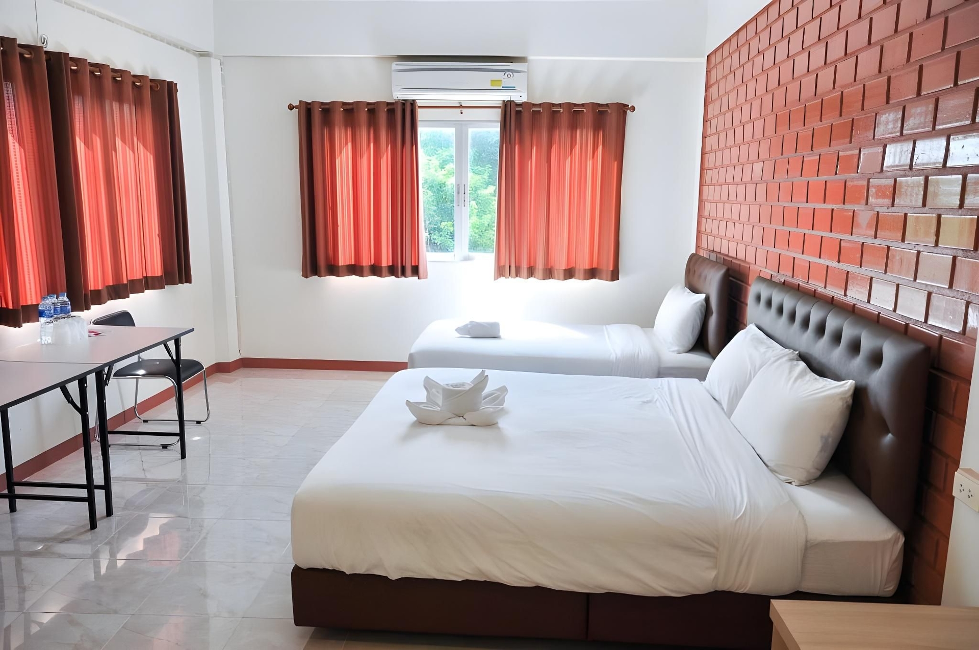 โรงแรมบุษราคัม เพลส จันทบุรี (Bussarakam Place Hotel)2