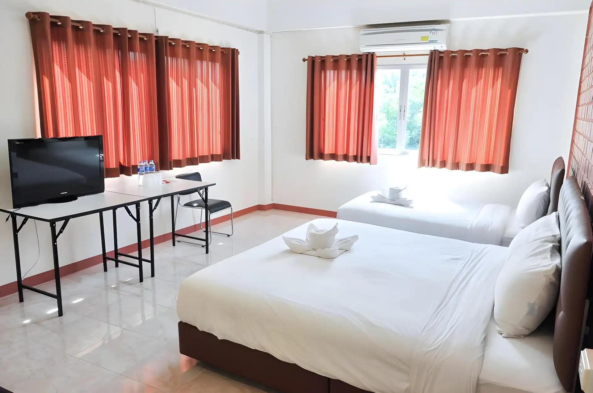 โรงแรมบุษราคัม เพลส จันทบุรี โรงแรมบุษราคัม เพลส จันทบุรี
