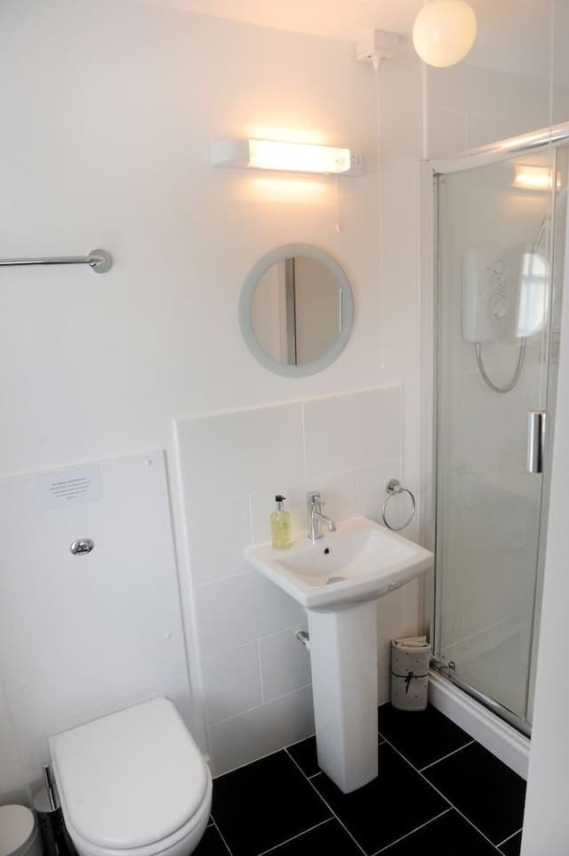 Double Room (Small - No Pets)