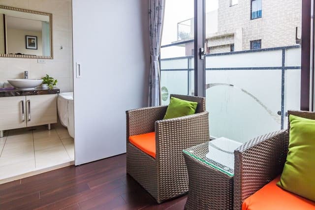 Basic House, 3 Bedrooms, Ensuite, Courtyard View