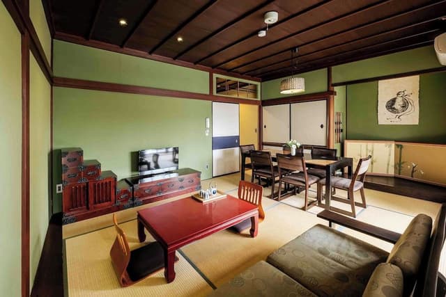 Traditional House, 3 Bedrooms, Kitchen, Garden View