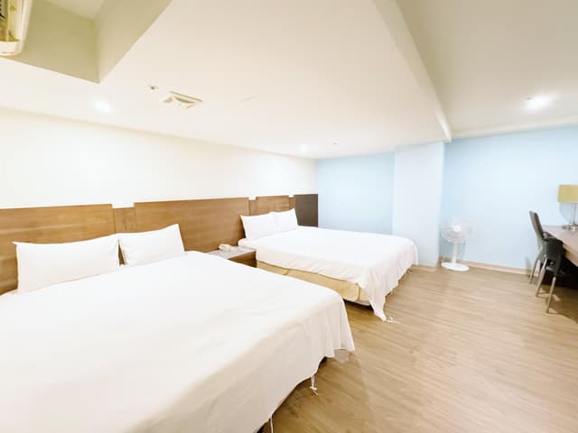 Quadruple Room without Window