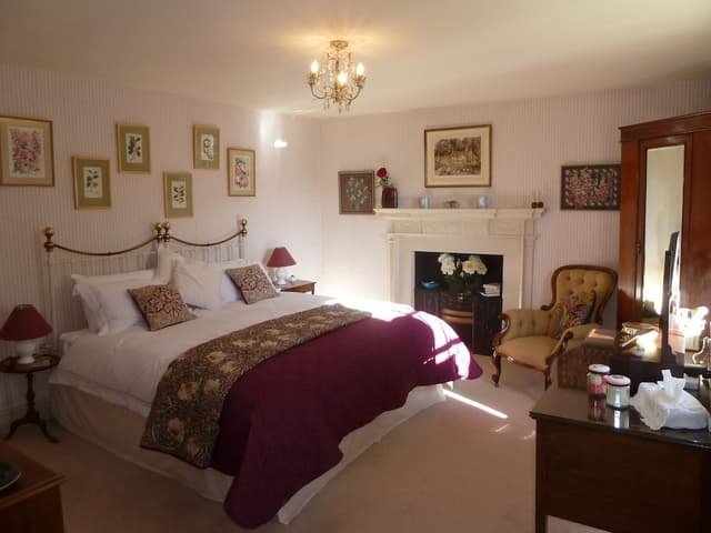 Luxury Room, Ensuite (King Bed, Church View)