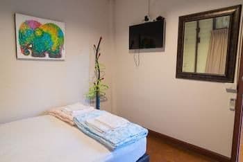 Private Room with Shared Bathroom
