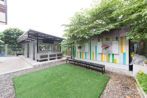 หนังตาหย่อนที่บ้านทับช้าง โฮสเทล (Nang Ta Yon @ Ban Thap Chang Hostel)0