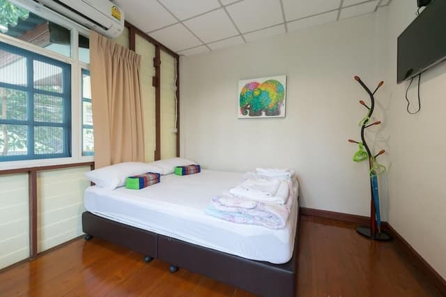 Private Room with Shared Bathroom