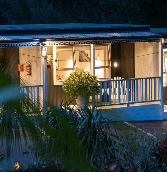 Executive Studio Suite, 1 King Bed, Pool View