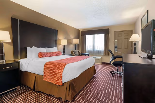 Standard Room, 1 King Bed, Non Smoking, Refrigerator & Microwave
