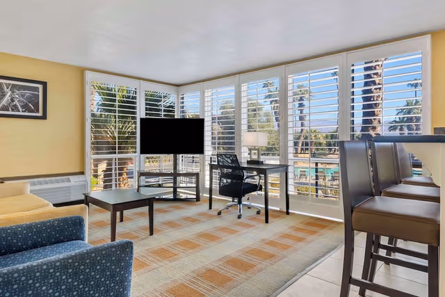 Suite, 1 King Bed, Non Smoking, Kitchenette