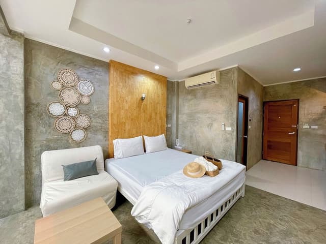 Deluxe Room, 1 King Bed, Non Smoking, Bathtub