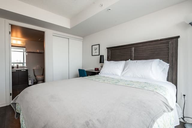 Condo, 2 Bedrooms, Accessible, City View