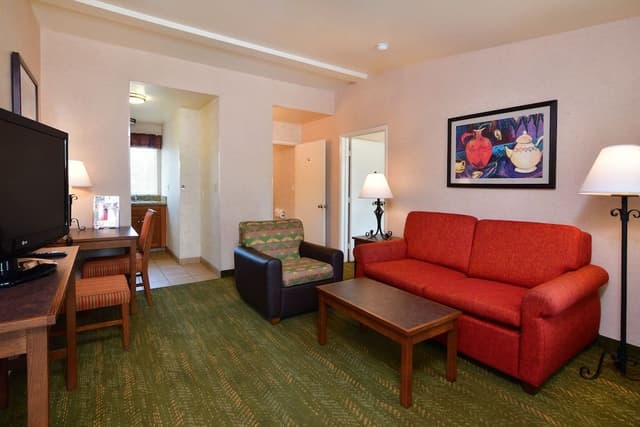 Family Suite w/ Kitchen