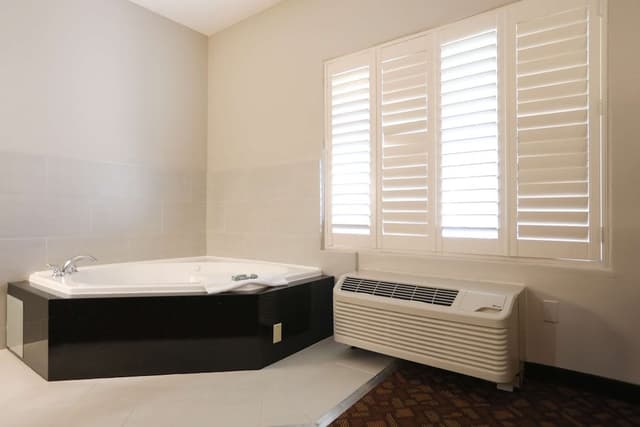 Suite, 1 King Bed, Non Smoking, Jetted Tub