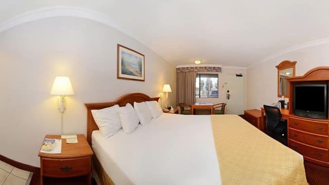 Standard Room, 1 King Bed