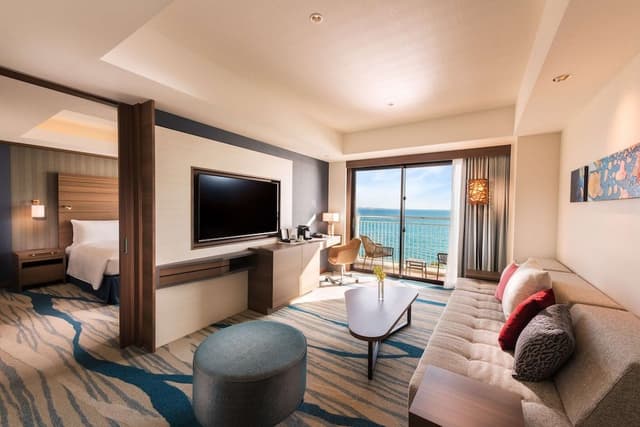 KING ONE BEDROOM SUITE OCEAN VIEW W/ BALCONY